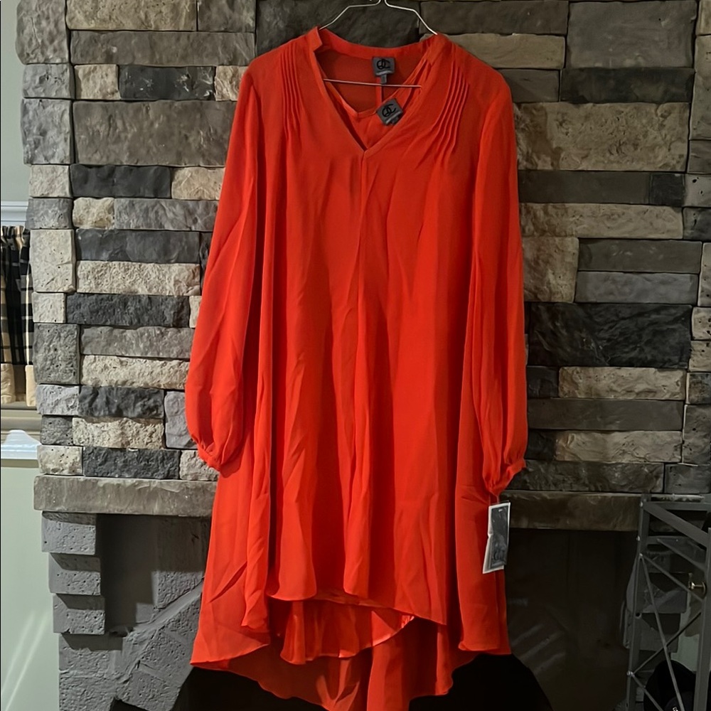 Queen collection Elegant Red V-Neck Dress
